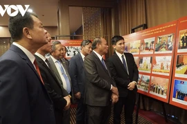 Exposición fotográfica conmemorativa del 80.º aniversario de la Policía Popular de Vietnam (19 de agosto de 1945) en Vientiane (Foto: VOV)