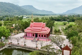Pagoda Hang Cong, singular templo rosado en An Giang