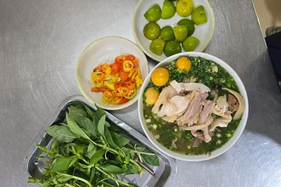 Pho (sopa de fideos de arroz con carne de res o pollo). (Fuente: tuoitre.vn)