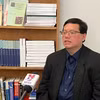 Ho Quoc Tuan, profesor titular de la Universidad de Bristol (Reino Unido), en la entrevista. (Fuente: VNA)