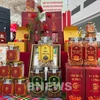 Productos farmacéuticos OCOP de la Cooperativa de Agricultura y Hierbas Medicinales de Alta Tecnología Sukova en la Feria. (Fuente: VNA)