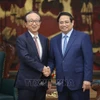 El primer ministro vietnamita, Pham Minh Chinh, recibe a Hironori Kamezawa, director general de laGrupo Financiero Mitsubishi UFJ (MUFG) de Japón. (Fuente: VNA)