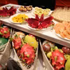 Se presentan productos frutales frescos vietnamitas a los clientes alemanes. (Foto: VNA)