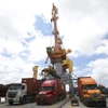 Camiones que transportan mercancías de exportación en el puerto de Tan Vu (Hai Phong). (Fuente: VNA)
