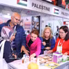 Visitantes en el stand de la Cooperativa Hanoi Xanh en la Exposición Halal 2025. (Fuente: VNA) 