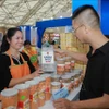 Productos OCOP de la cooperativa Viet Hung, en la provincia de Quang Ninh, atrae a muchos turistas. (Fuente: VNA)