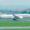 El vuelo ET0678 de Ethiopian Airlines aterrizó sin problemas en el Aeropuerto Internacional de Noi Bai. (Foto: NIA/qdnd.vn)