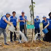 Delegados y residentes locales participaron en la plantación de árboles en el Parque Cultural Lang Le, comuna de Binh Loi. (Fuente: VNA)