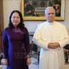 La vicepresidenta de Vietnam, Vo Thi Anh Xuan, y el arzobispo Paul Richard Gallagher, secretario para las Relaciones con los Estados y las Organizaciones Internacionales de la Santa Sede. (Fuente: VNA)
