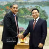 El viceprimer ministro vietnamita Nguyen Van Thang recibe a Krisha Srinivasan, director de la región de Asia-Pacífico del Fondo Monetario Internacional. (Fuente: VNA)
