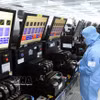 Línea de producción de módulos de cámara y componentes electrónicos para exportación en la fábrica de MCNEX VINA (100% de capital surcoreano), ubicada en el Parque Industrial Phuc Son, provincia de Ninh Binh. (Foto: VNA)