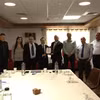 El embajador de Vietnam en Israel, Nguyen Ky Son, y delegados. (Fuente: VNA)