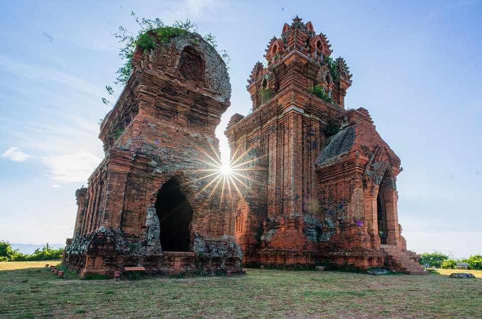En 1982, el conjunto de torres fue reconocido como Monumento nacional de arquitectura y arte. En 2014, fue incluido entre las diez torres antiguas más atractivas para los turistas, según la Organización de Récords de Vietnam. Foto: Khanh Hoa – VNA