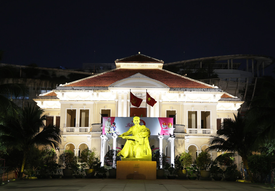 Sistema de iluminación artística de la Casa de la Juventud de Ciudad Ho Chi Minh. Foto: Hong Dat - VNA