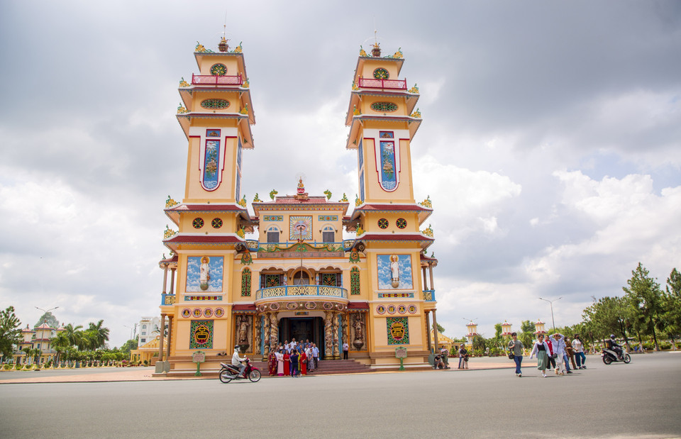 La Santa Sede es una obra arquitectónica religiosa única que atrae a los visitantes por su belleza llamativa y su espacio espiritual sereno. Foto: Giang Phương – VNA