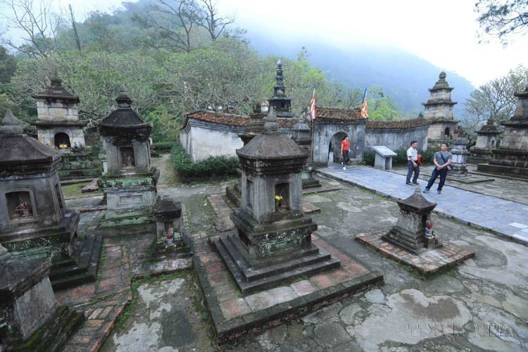El jardín de torres de la pagoda Hoa Yen, parte del conjunto de monumentos y paisajes de Yen Tu. La pagoda fue construida durante la dinastía Ly y ha sido restaurada en múltiples ocasiones a lo largo de la historia. (Foto: VNA)