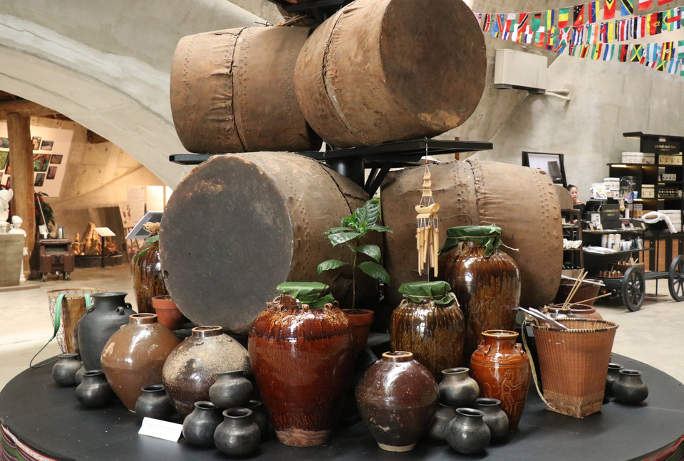 Una colección de “ché” exhibida en el Museo Mundial del Café (Dak Lak) sirve a las necesidades de visita y exploración cultural de los turistas. Foto: Tuan Anh – VNA