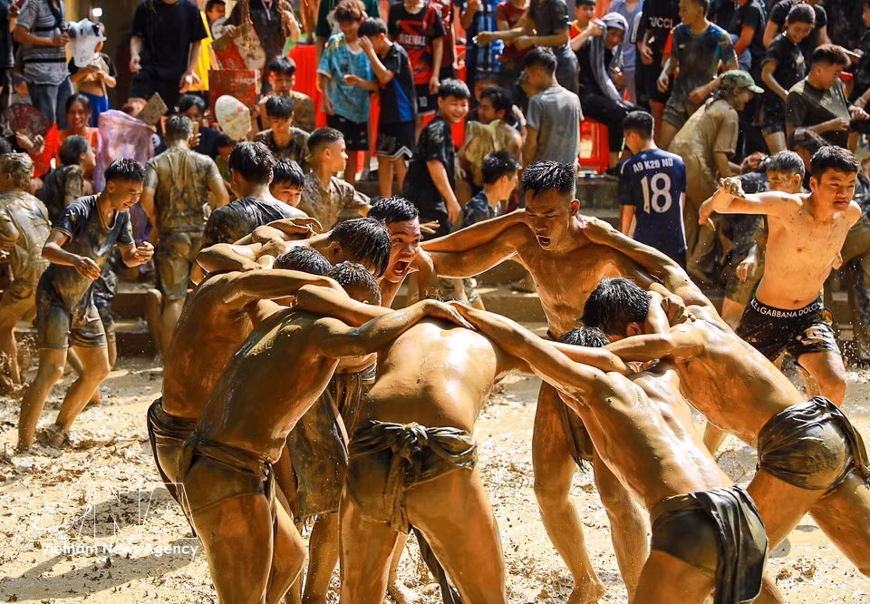 A lo largo de cientos de años, el festival sigue siendo preservado por los habitantes como una parte indispensable de su vida cultural y espiritual. Foto: VNA