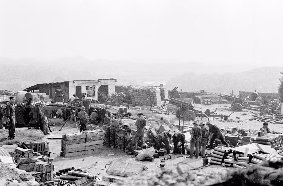La artillería enemiga fue capturada por el Ejército de Liberación en la mañana del 25 de marzo de 1975 en Son Tinh, Quang Ngai. Foto: VNA
