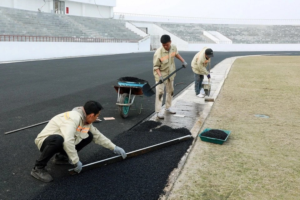 La pista perimetral está siendo finalizada. (Foto: Quoc Khanh/VNA)