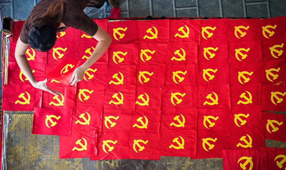 Cada etapa, cada bandera, es finalizada con gran esmero por los pobladores locales. Foto: VNA
