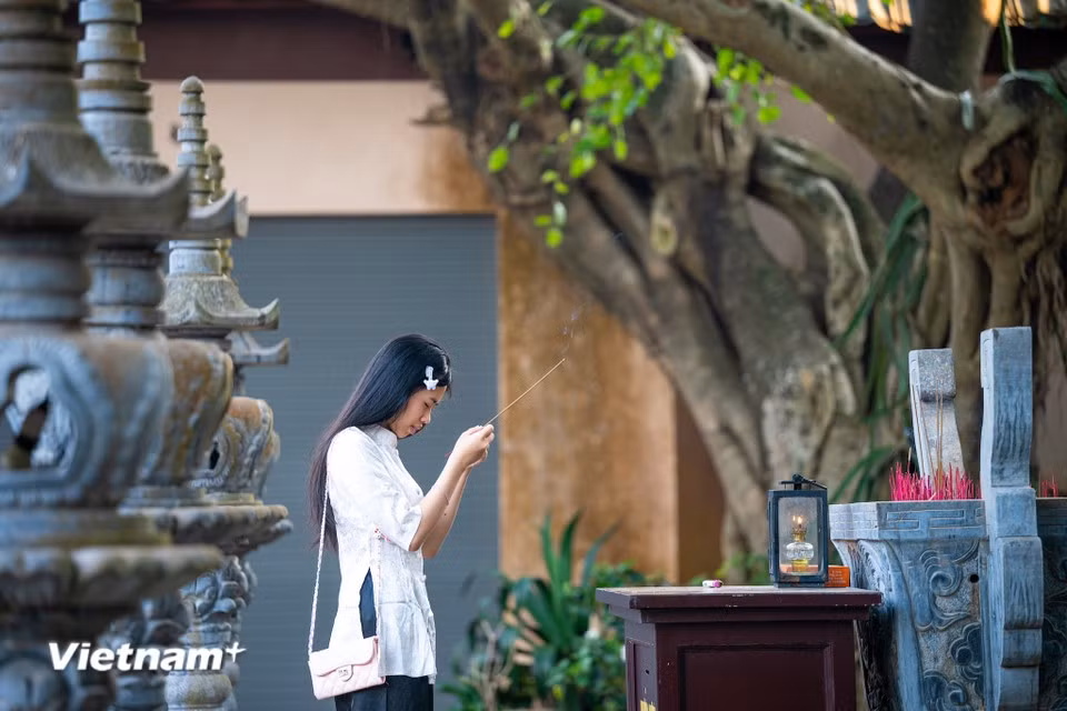La pagoda es frecuentada por personas que buscan momentos de tranquilidad, rezar por sus familias y amigos, y liberarse del estrés de la vida moderna, ruidosa y agitada. (Foto: Vietnam+)