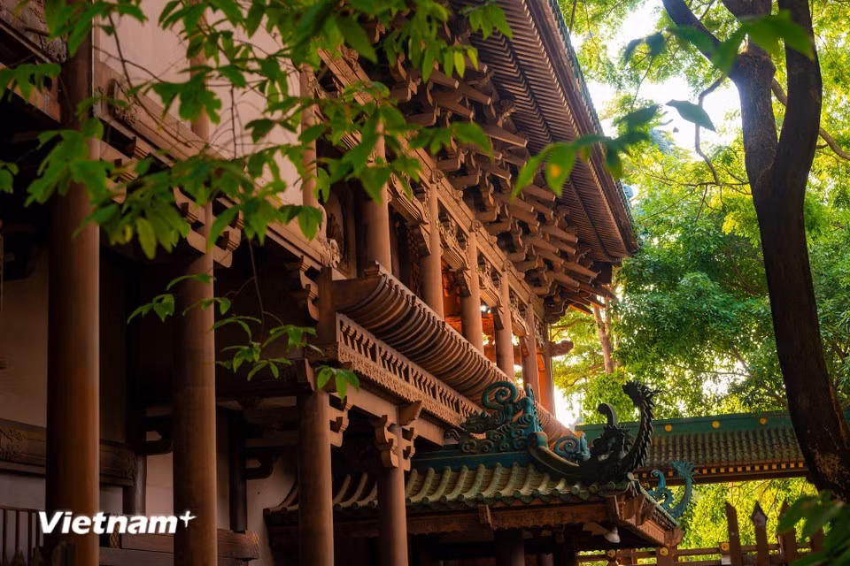 La pagoda conserva valiosos valores culturales transmitidos desde hace siglos, siendo un destino ideal para quienes aman la historia, la cultura o el turismo espiritual. (Foto: Vietnam+)