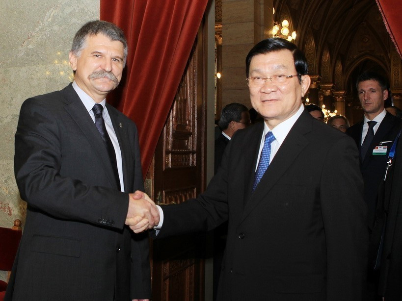 El presidente de Vietnam, Truong Tan Sang, se reúne con el titular del Parlamento de Hungría, László Kövér, en una visita de Estado a Hungría (Budapest, 16 de septiembre de 2013). Foto: VNA