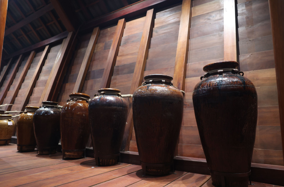 Desde tiempos inmemoriales, “ché” ha sido un símbolo de riqueza y poder del dueño de la casa y suele colocarse en posiciones destacadas dentro del hogar. Foto: Tuan Anh – VNA