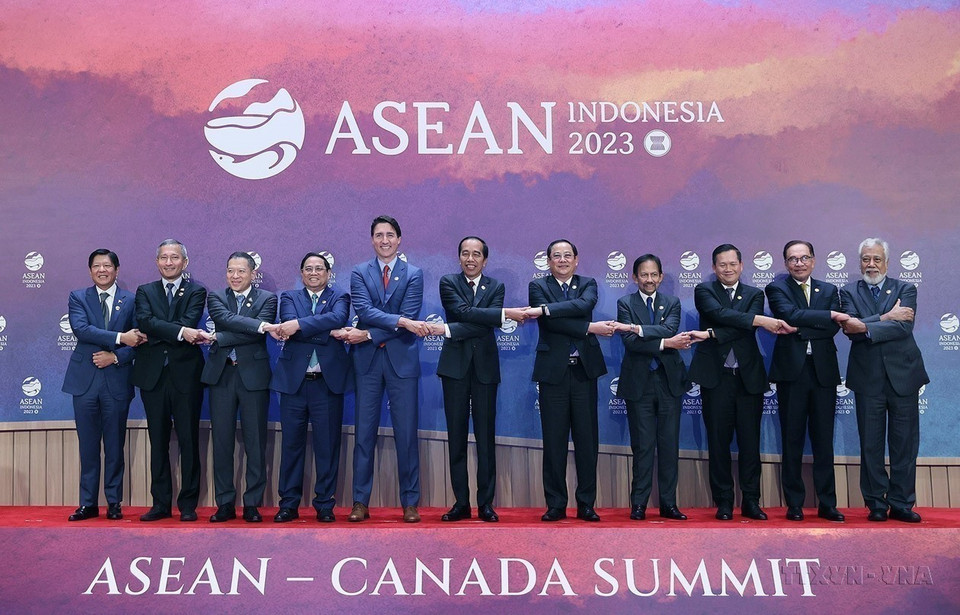 Vietnam ha contribuido significativamente a la ampliación de relaciones y promoción de la cooperación entre la ASEAN y sus socios. En la imagen: El primer ministro Pham Minh Chinh participa en la Cumbre Especial ASEAN - Canadá (Indonesia, 6 de septiembre de 2023). Foto: VNA