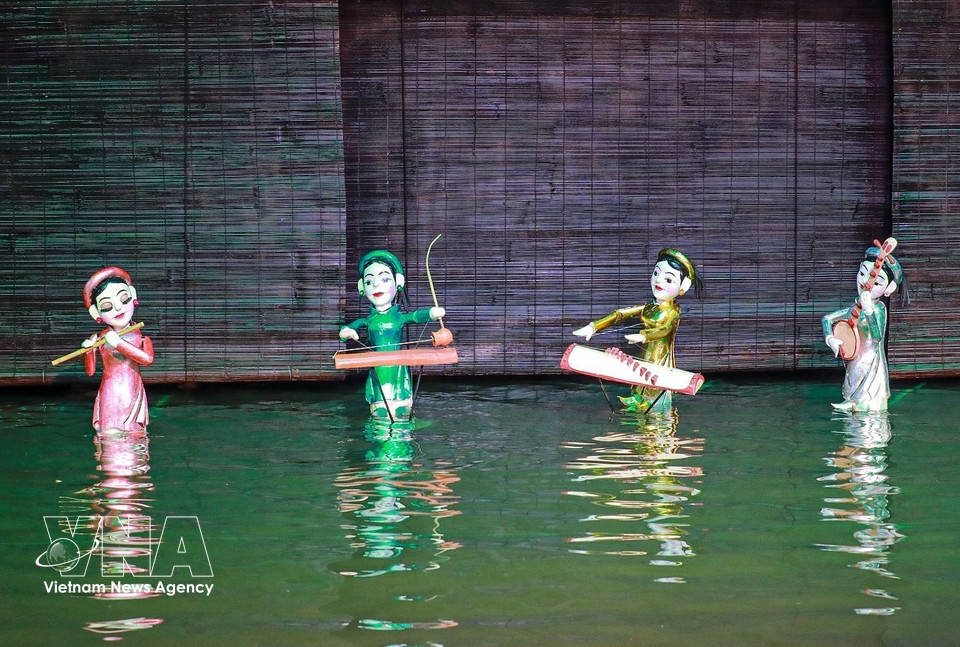 El arte tradicional de las marionetas acuáticas presentado en el Teatro Nacional de Marionetas de Vietnam. Foto: Khanh Hoa – VNA