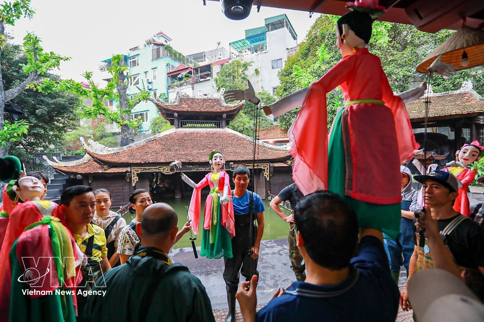 El hito de los 70 años reconoce el camino perseverante de varias generaciones de artistas del teatro en la preservación y promoción del arte tradicional de marionetas. Foto: Khanh Hoa – VNA