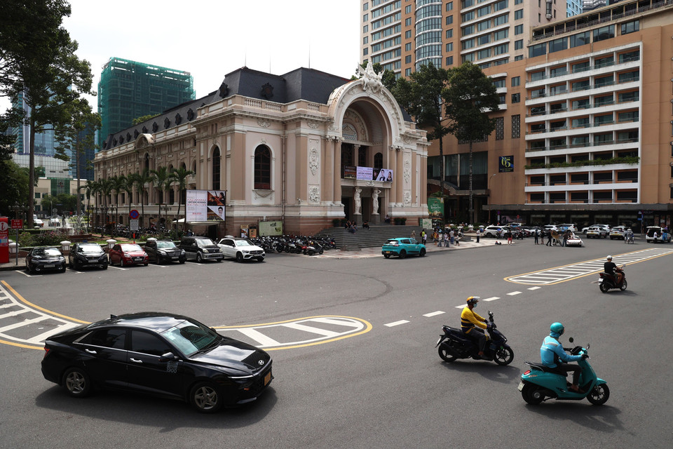 Un espacio tranquilo en el corazón de Ciudad Ho Chi Minh, en la plaza Lam Son frente a la Ópera de la ciudad. Foto: Hong Dat – VNA