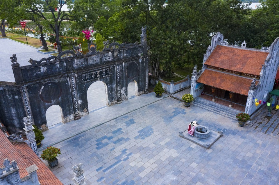 En el interior del templo Kiep Bac se encuentra un antiguo Pozo de Jade que nunca se seca. Foto: Minh Duc – VNA