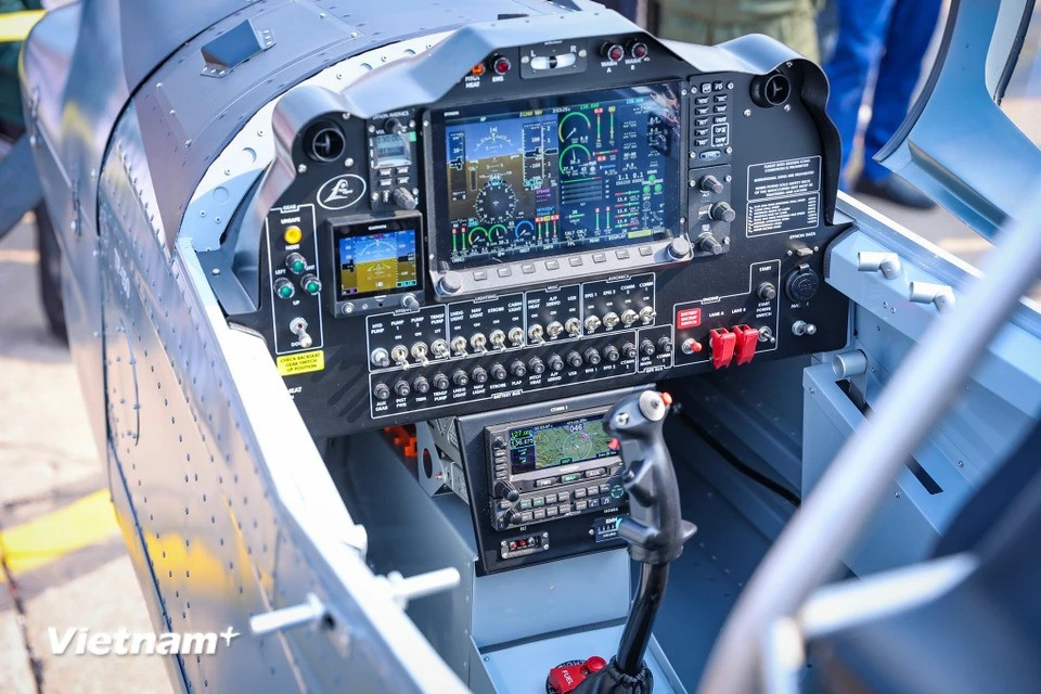 El avión está diseñado y fabricado de conformidad con criterios internacionales como EASA CS-VLA y FAA Experimental Aircraft, así como estándares militares. (Foto: Hoai Nam/Vietnam+)