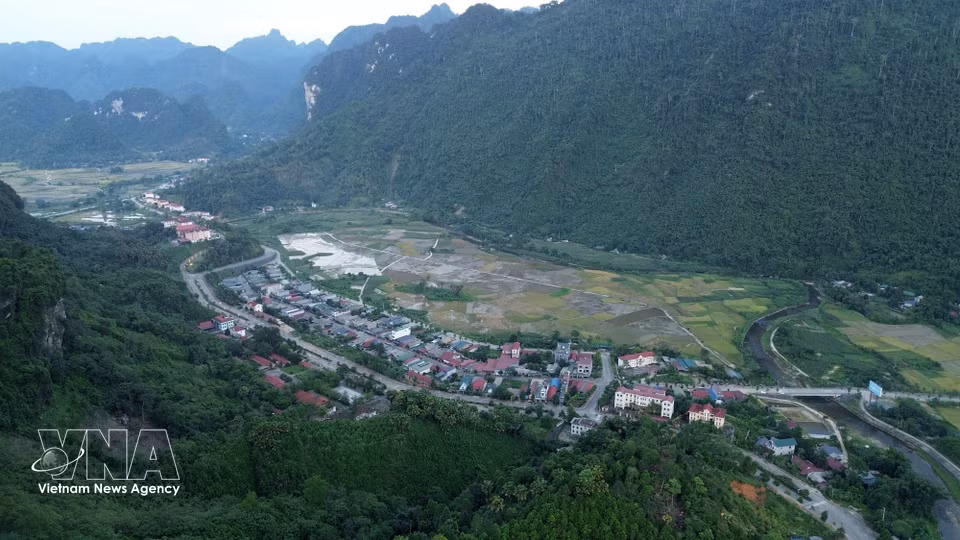 Vista del centro de la comuna montañosa de Lam Binh. Foto: VNA