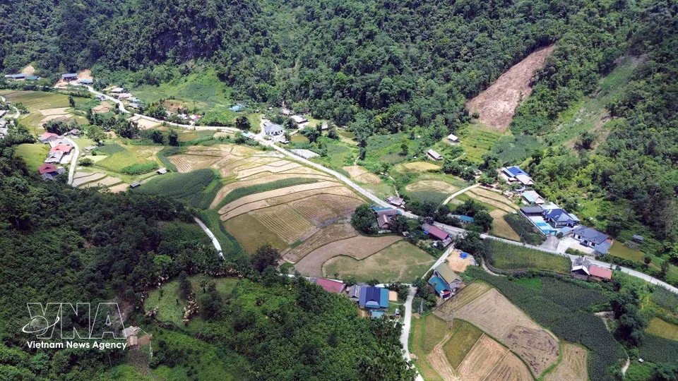 Gracias a su actividad como creadores de contenido en YouTube, numerosas familias locales han podido construir viviendas modernas y espaciosas. Foto: VNA
