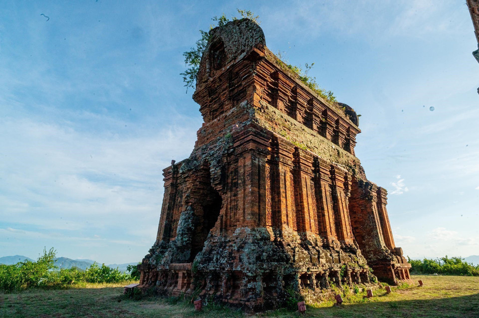 La Torre del Fuego (Kosagrha) tiene una estructura rectangular de 10 m de alto, 12 m de largo, 5 m de ancho y muros de 1,4 m de grosor. Khanh Hoa – VNA