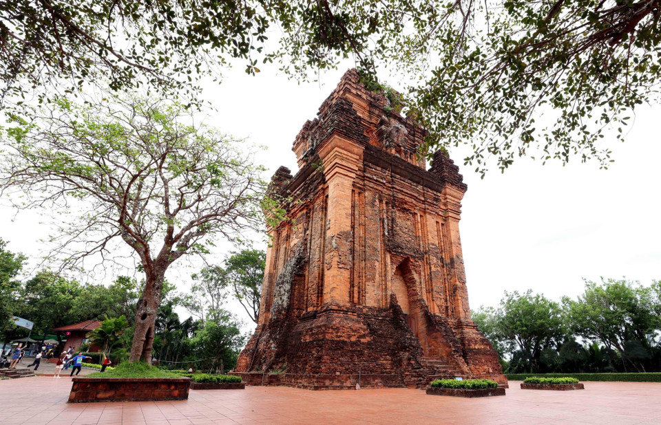 La Torre de Nhan, una típica construcción arquitectónica Champa que data de finales del siglo XI y principios del siglo XII. Foto: VNA