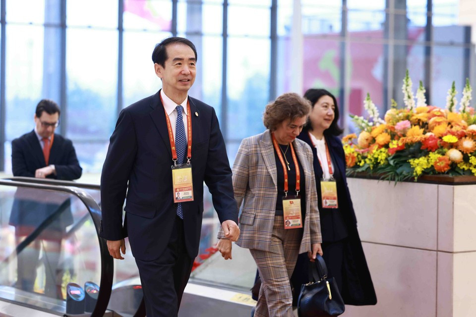 Delegados internacionales llegan a la inauguración del XIV Congreso Nacionald del Partido Comunista de Vietnam. (Foto: VNA)