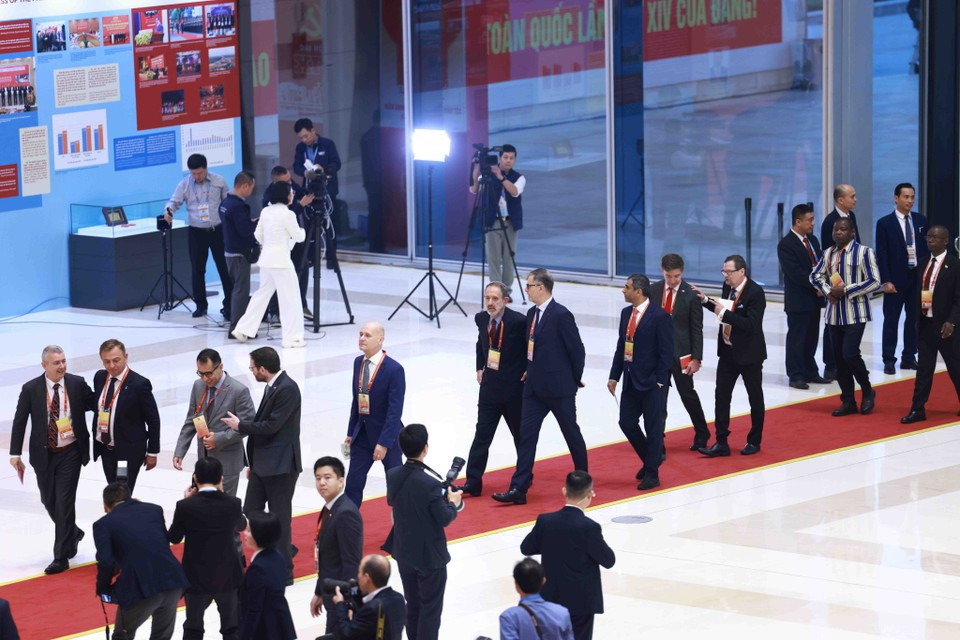 Delegados llegan a la inauguración del XIV Congreso Nacionald del Partido Comunista de Vietnam. (Foto: VNA)
