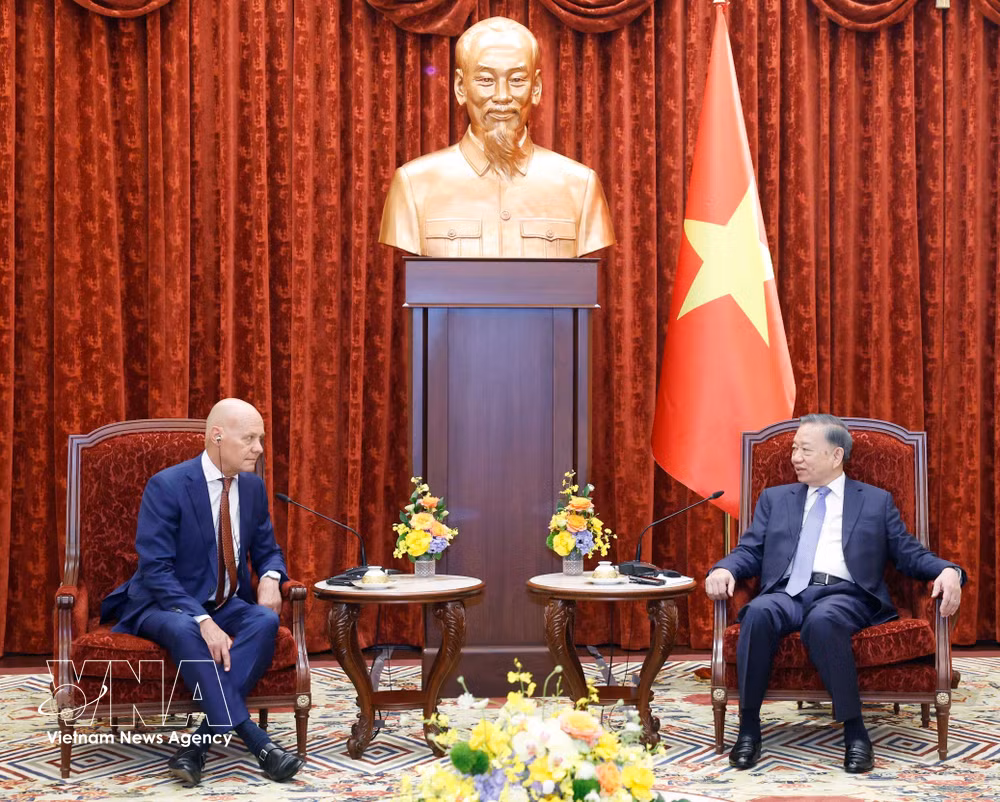 vnanet-potal-tong-bi-thu-chu-tich-nuoc-to-lam-tiep-dai-su-ha-lan-kees-van-baar-chao-tu-biet-8875947-1.jpg