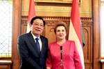 Phan Dinh Trac, miembro del Buró Político, secretario del Comité Central del PCV y jefe de su Comisión de Asuntos Internos, y Marta Mátrai, primera vicepresidenta de la Asamblea Nacional húngara. (Fuente: VNA)