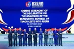 El primer ministro Pham Minh Chinh (cuarto desde la izquierda) y los jefes de delegación posan para una foto de grupo en la ceremonia inaugural de la 47.ª Cumbre de la ASEAN y otras cumbres relacionadas. (Fuente: VNA)
