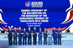 El primer ministro Pham Minh Chinh (cuarto desde la izquierda) y los jefes de delegación posan para una foto de grupo en la ceremonia inaugural de la 47.ª Cumbre de la ASEAN y otras cumbres relacionadas. (Fuente: VNA)