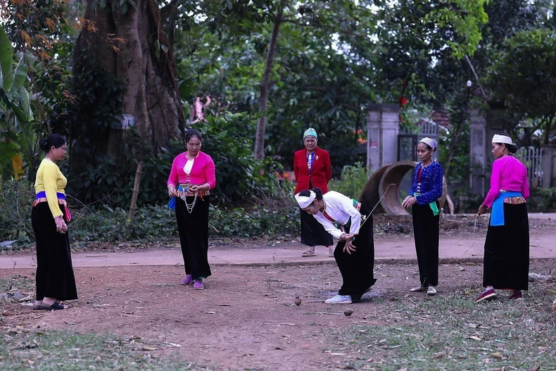 “Danh Cu”, juego folclórico único de la etnia Muong