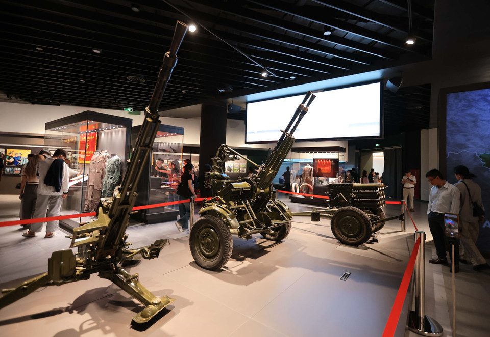 Muchos artefactos preciosos se exhiben al público en el Museo de Historia Militar de Vietnam. (Foto: VNA)