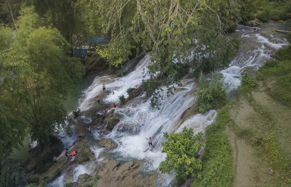 La cascada vista desde arriba. (Foto: VNA)