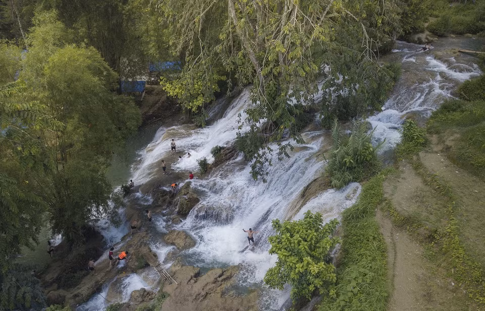 La cascada vista desde arriba. (Foto: VNA)