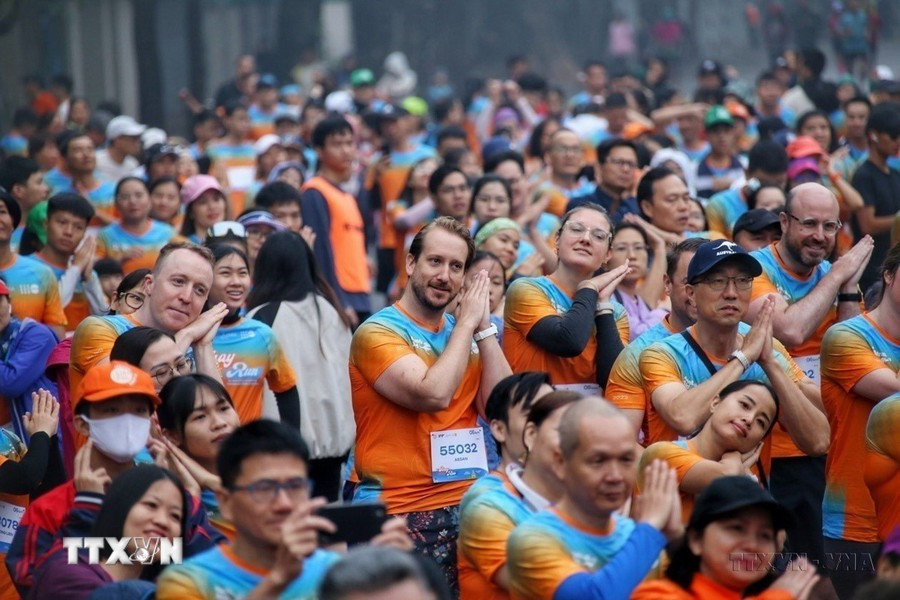 Carrera “Por un Vietnam sin violencia contra las mujeres y las niñas” 2023, organizada por el Centro de Investigación y Aplicación Científica de Género - Familia - Mujeres y Adolescentes (CSAGA) y el Fondo de Población Organizado por las Naciones Unidas (UNFPA) en Vietnam, tuvo lugar el 3 de diciembre de 2023. (Foto: VNA)